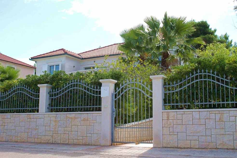 Villa en première ligne face au rivage en Croatie à vendre.