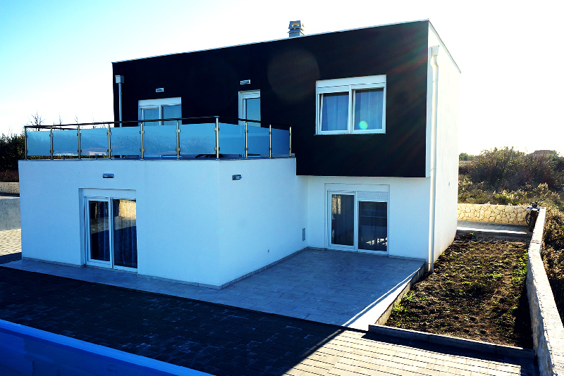 Villa avec piscine près de Zadar à vendre.