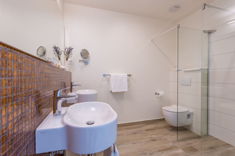 Une autre salle de bains du bien H934.