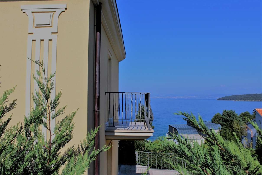 Villa de style méditerranéen en bord de mer en Croatie à vendre.