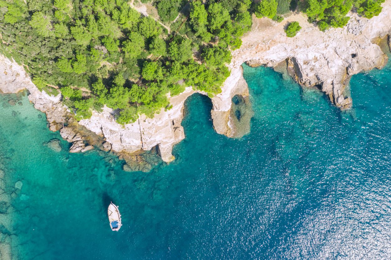 Immobilier en bord de mer - en première ligne en Croatie.