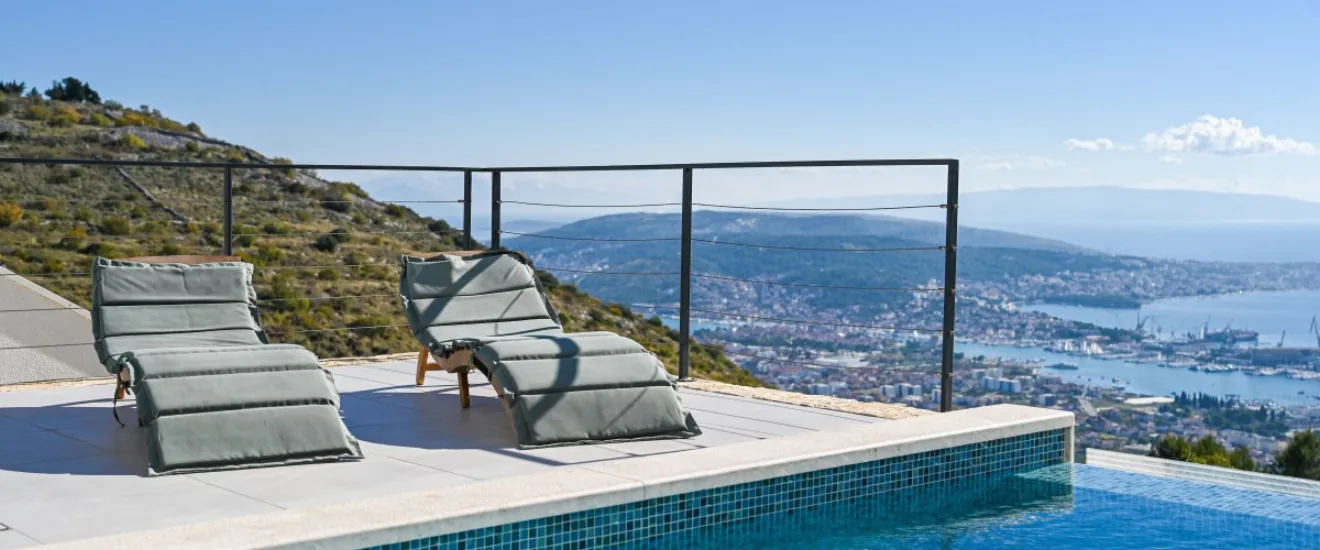 Villa avec vue mer près de Trogir en Dalmatie
